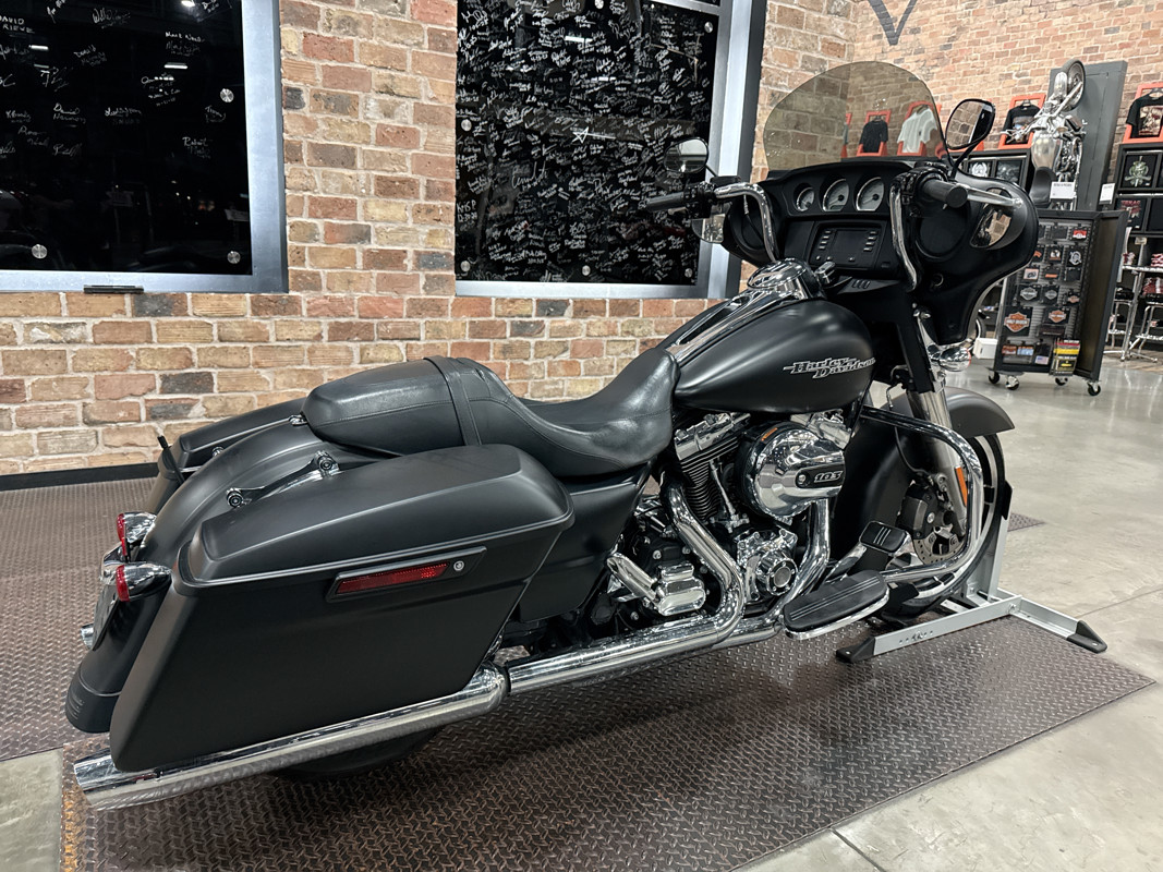 Street Glide®