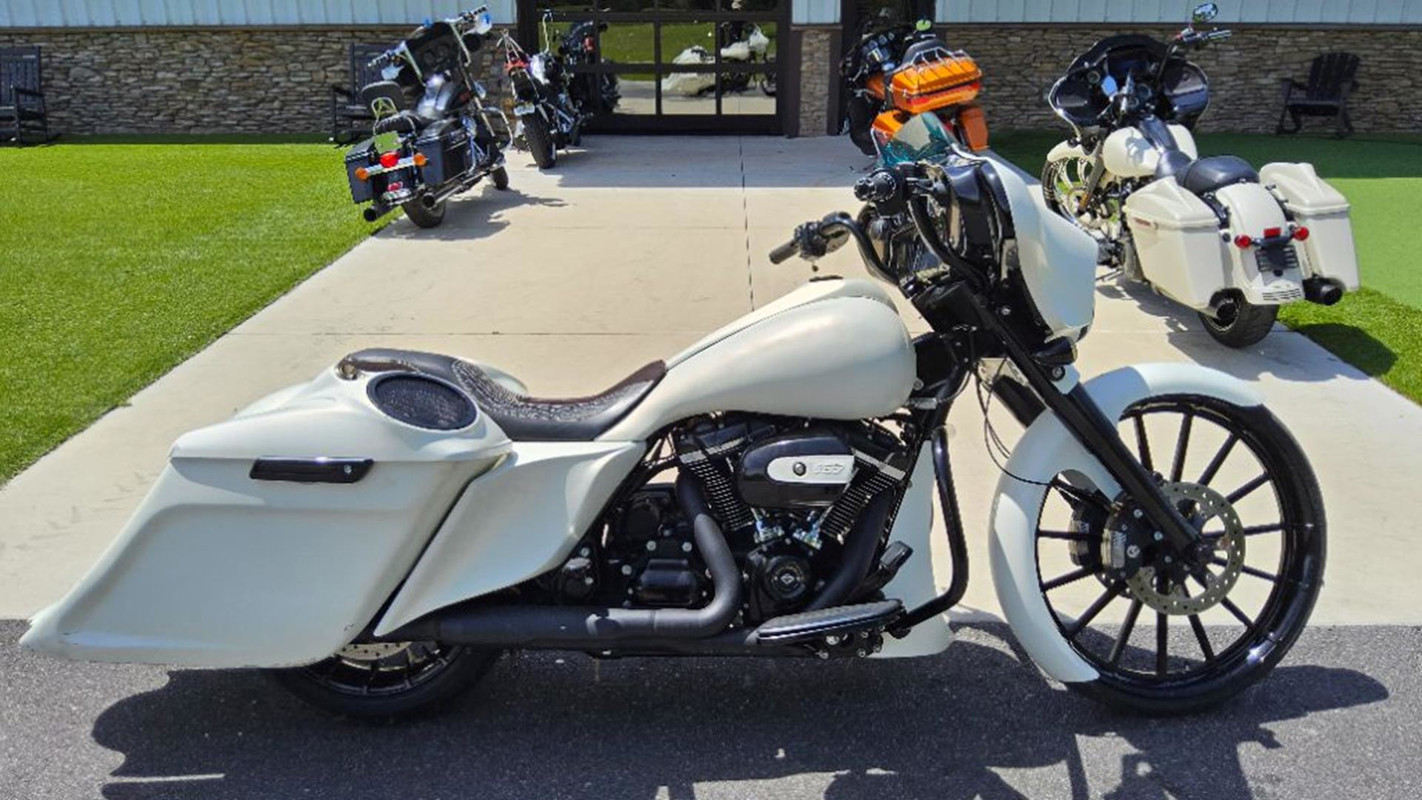 Street Glide®