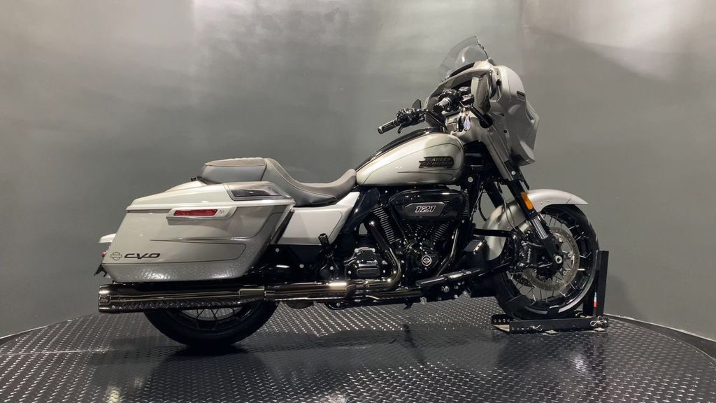 CVO® Street Glide®