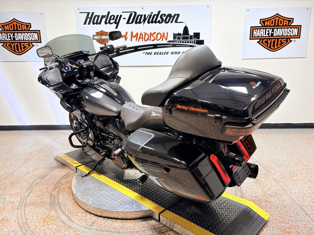 CVO® Road Glide®