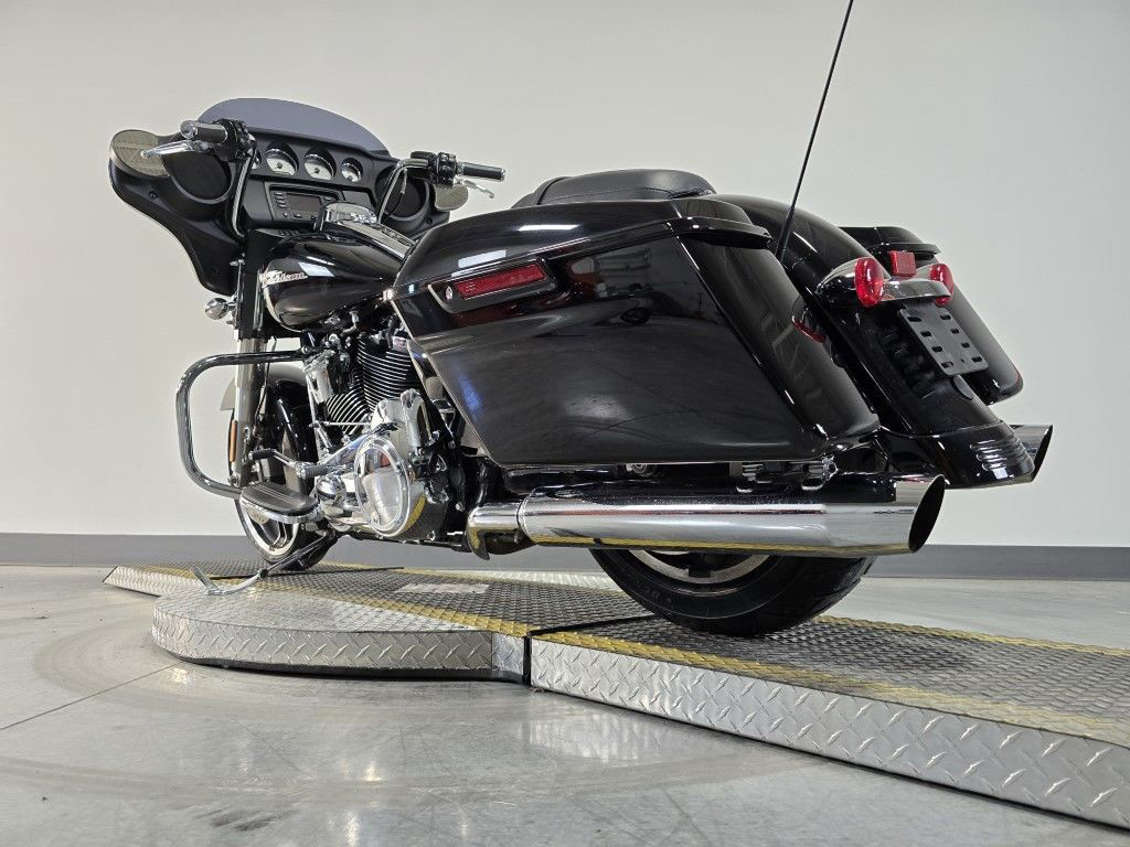 Street Glide®