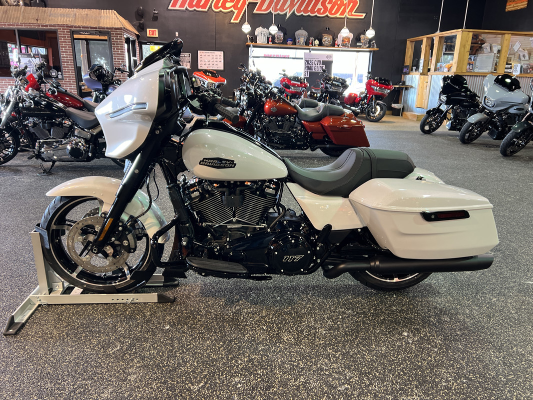 Street Glide®
