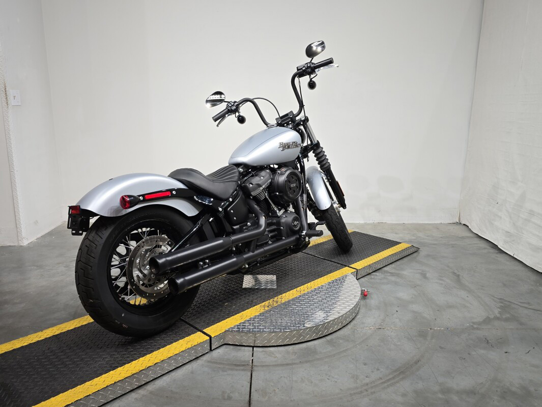 Street Bob®