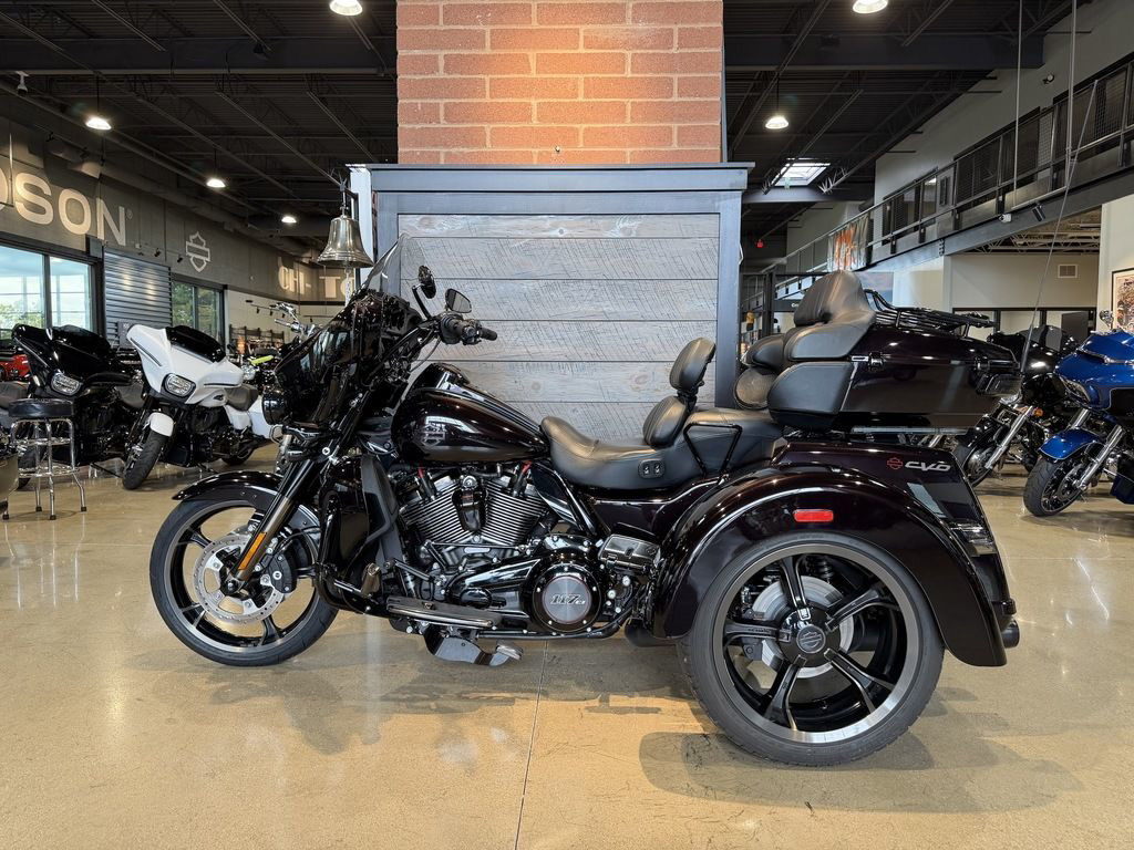 CVO® Tri Glide® Ultra
