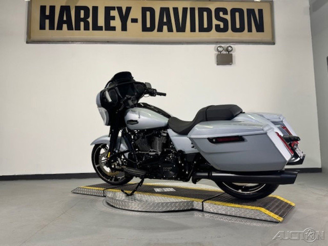 Street Glide®