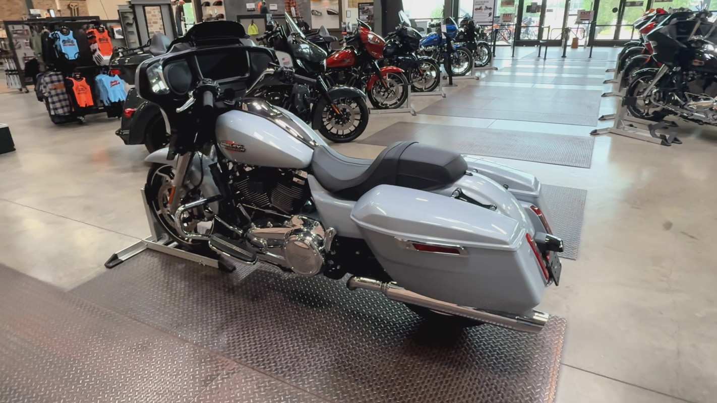Street Glide®