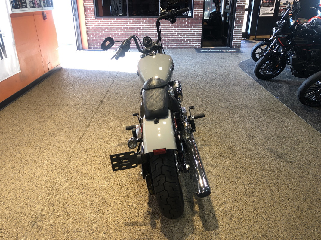 Street Bob®