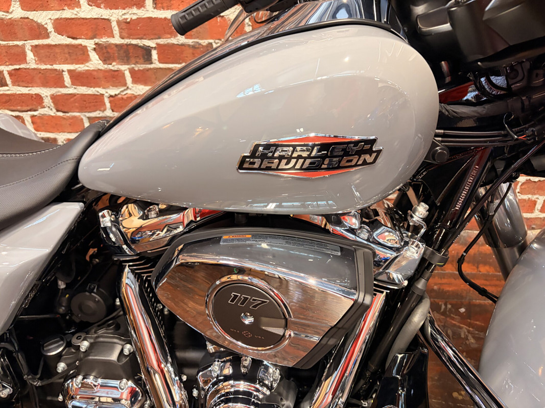 Street Glide®