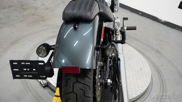 Street Bob®