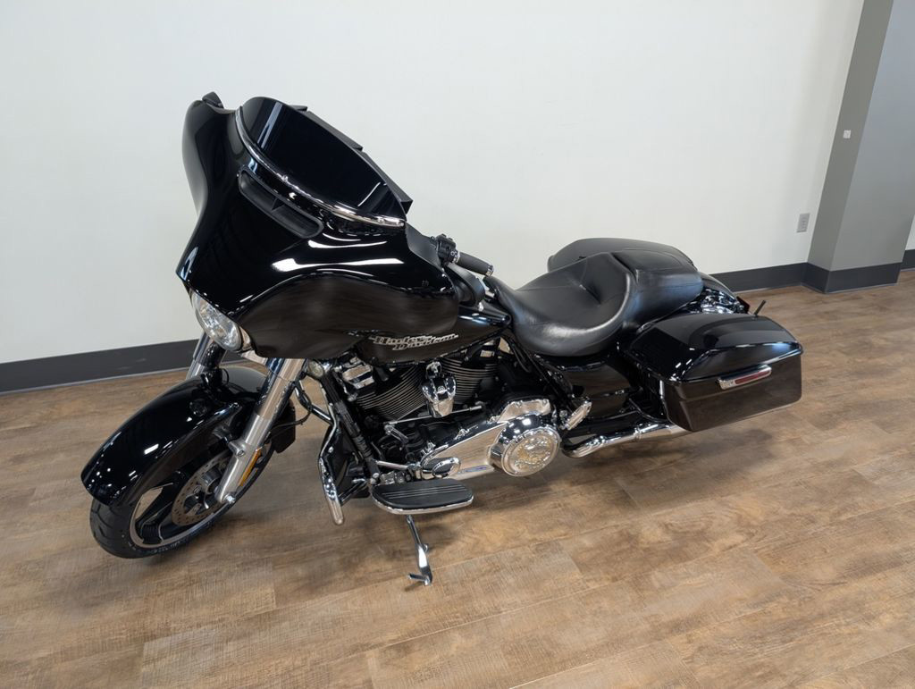 Street Glide®