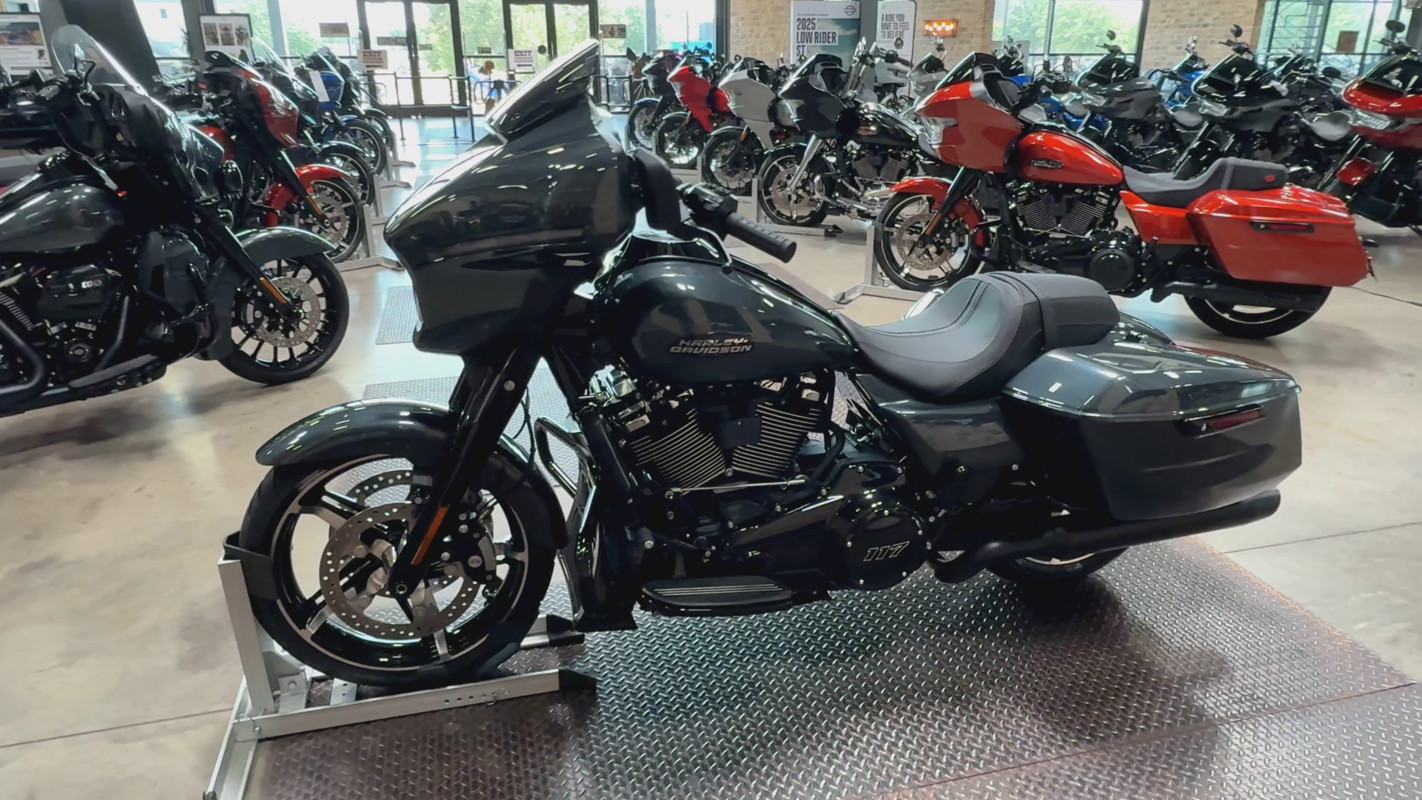 Street Glide®
