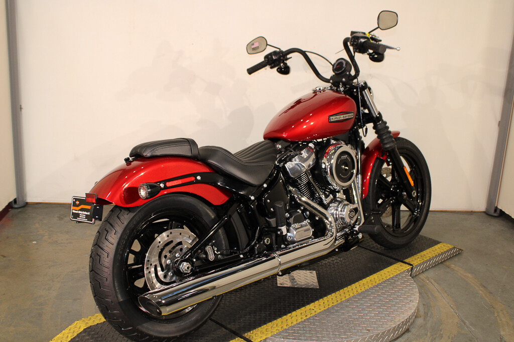 Street Bob®