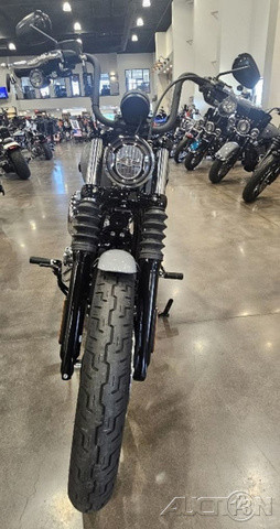 Street Bob®