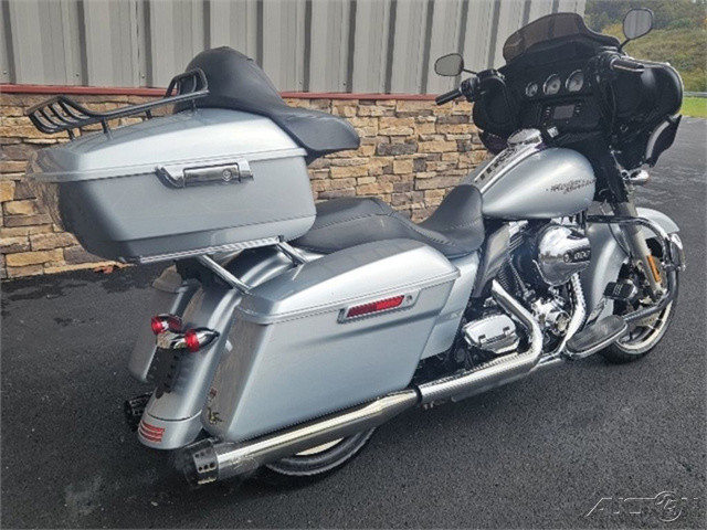 Street Glide®