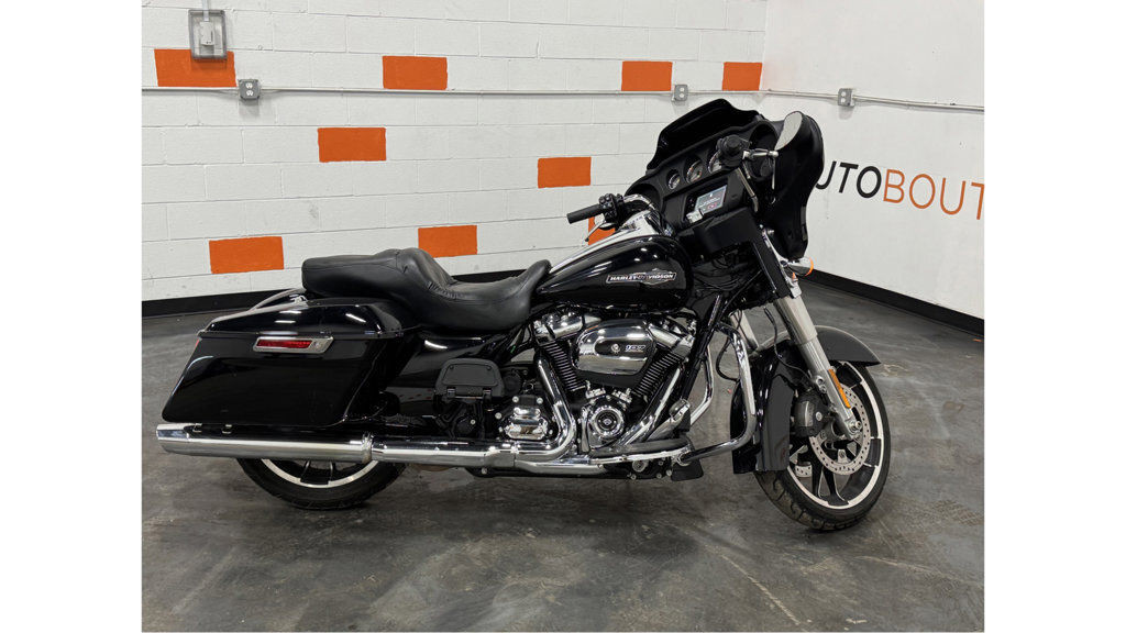 Street Glide®