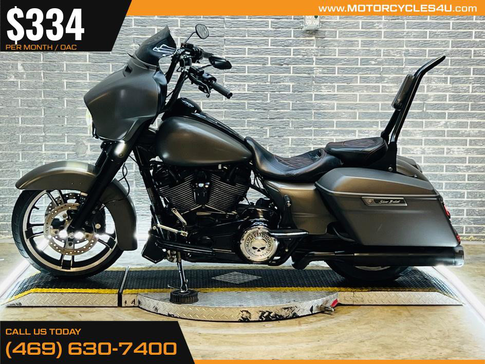 Street Glide®