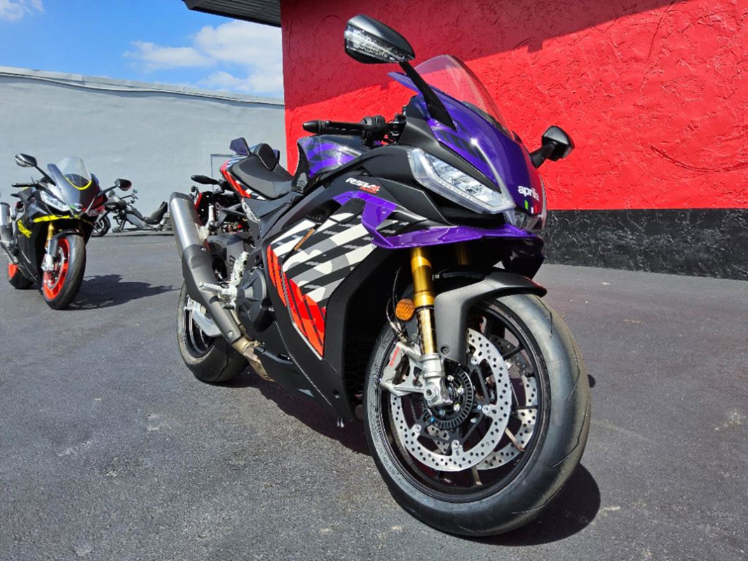 RSV4 1100