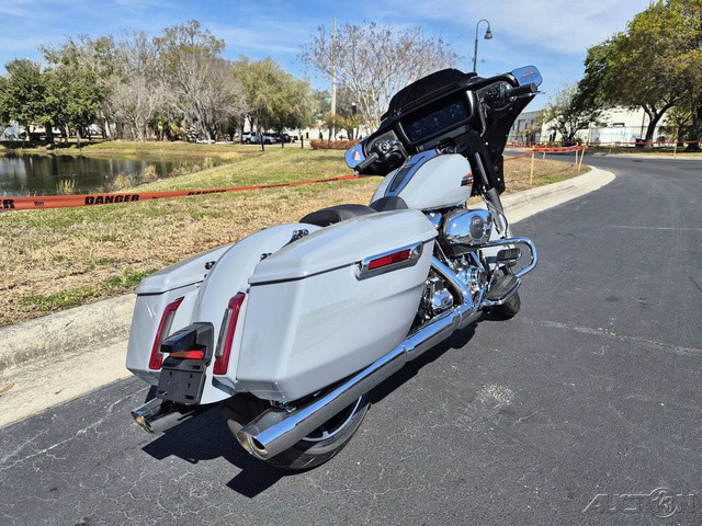Street Glide®