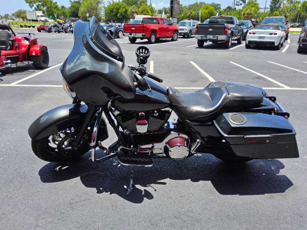 Street Glide®