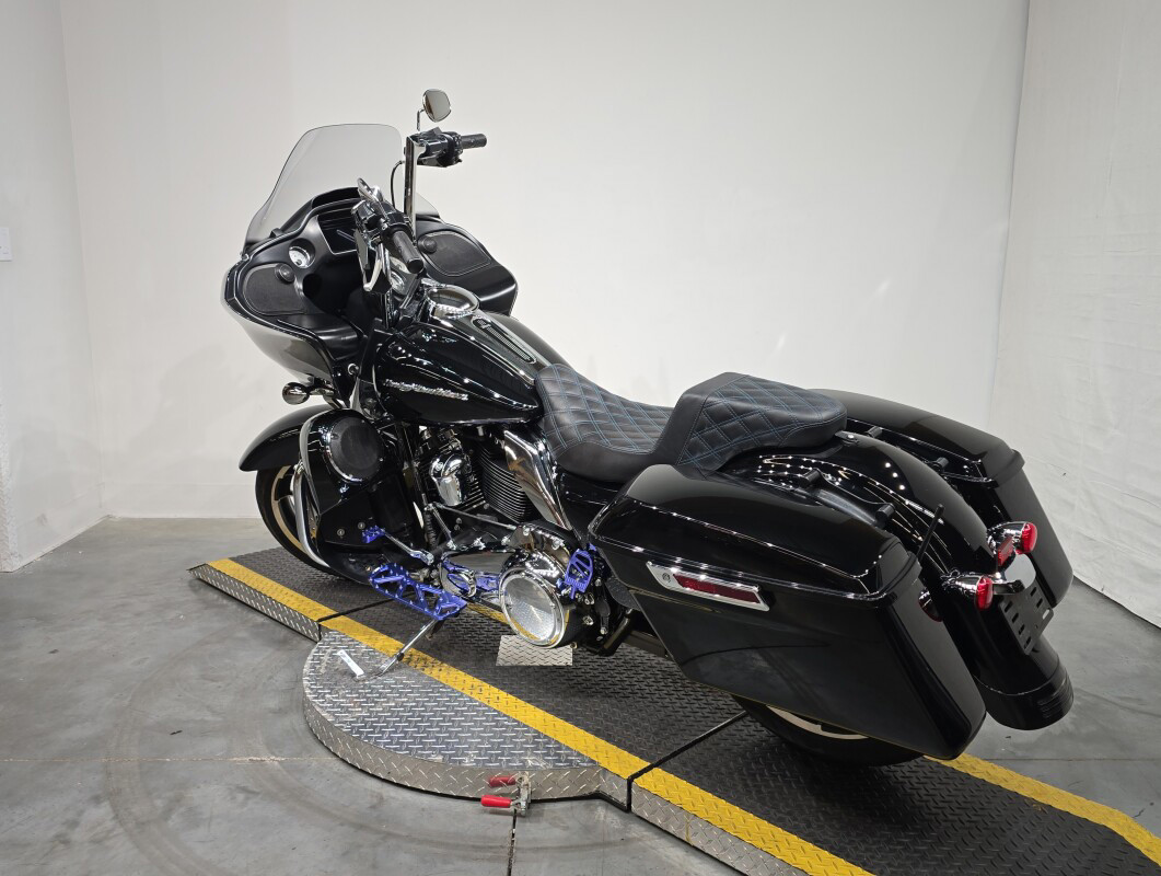 Road Glide®