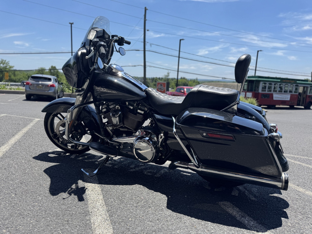 Street Glide®