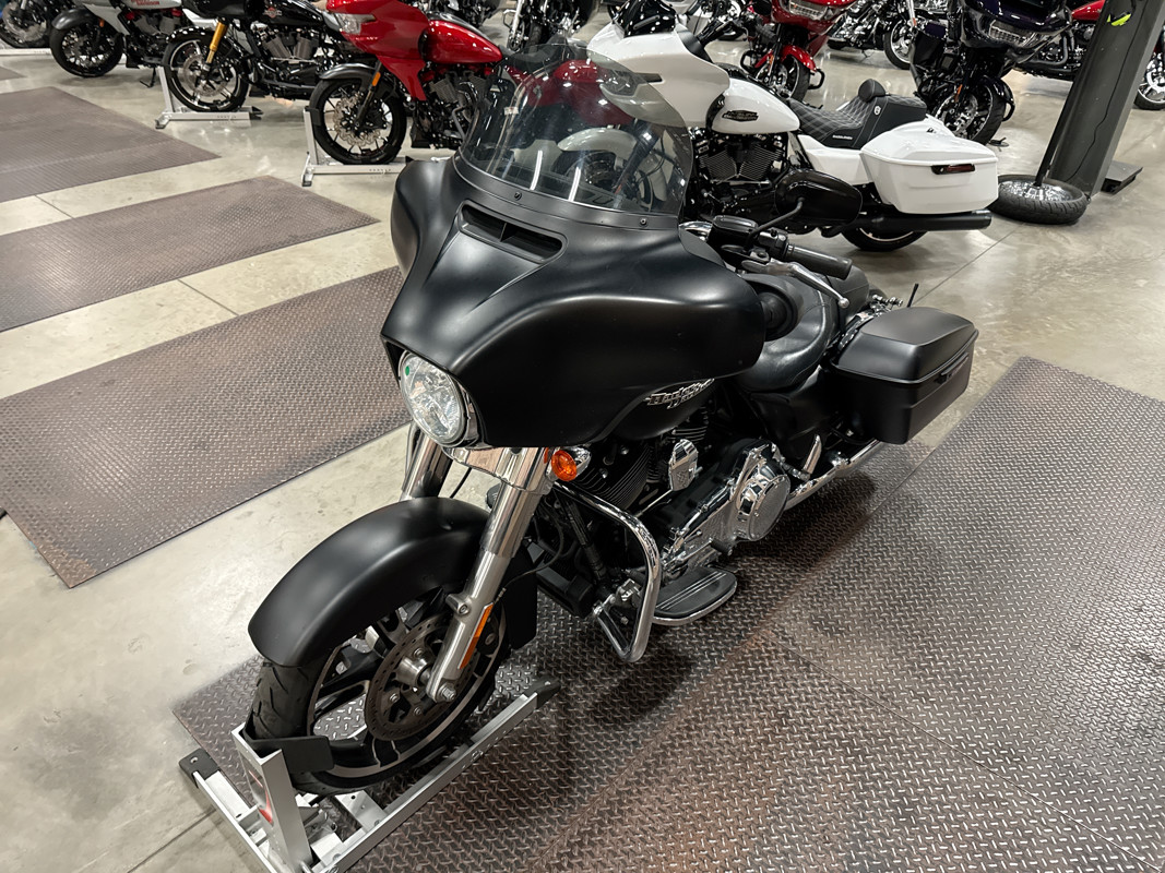 Street Glide®