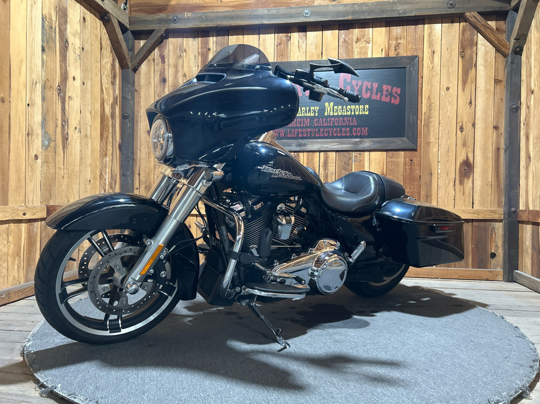 Street Glide®