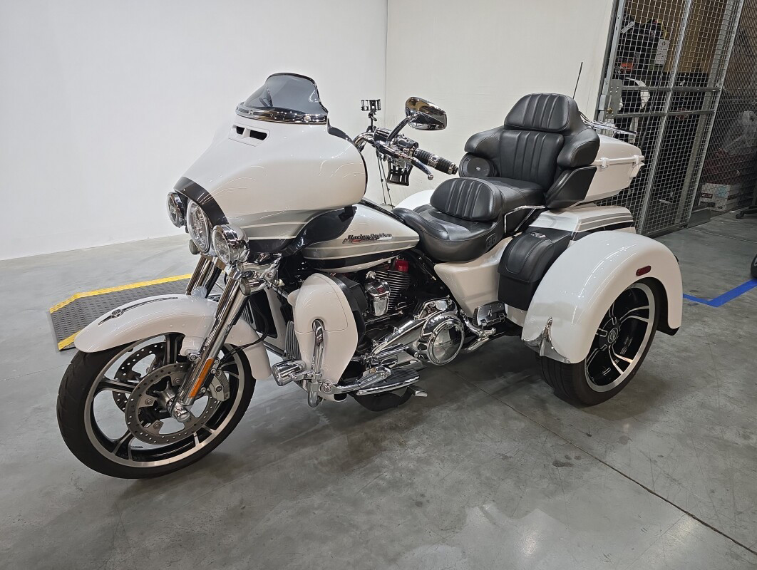 CVO Tri Glide® Ultra