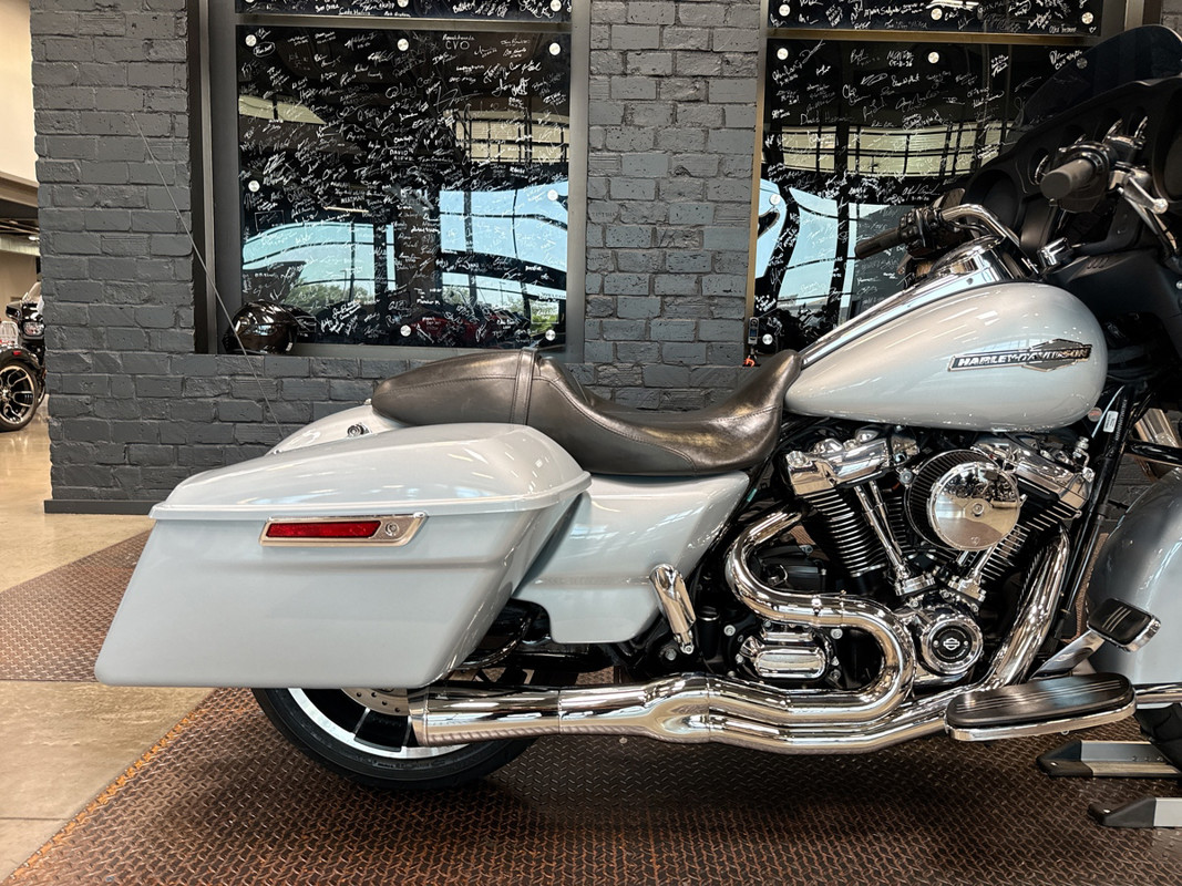 Street Glide®