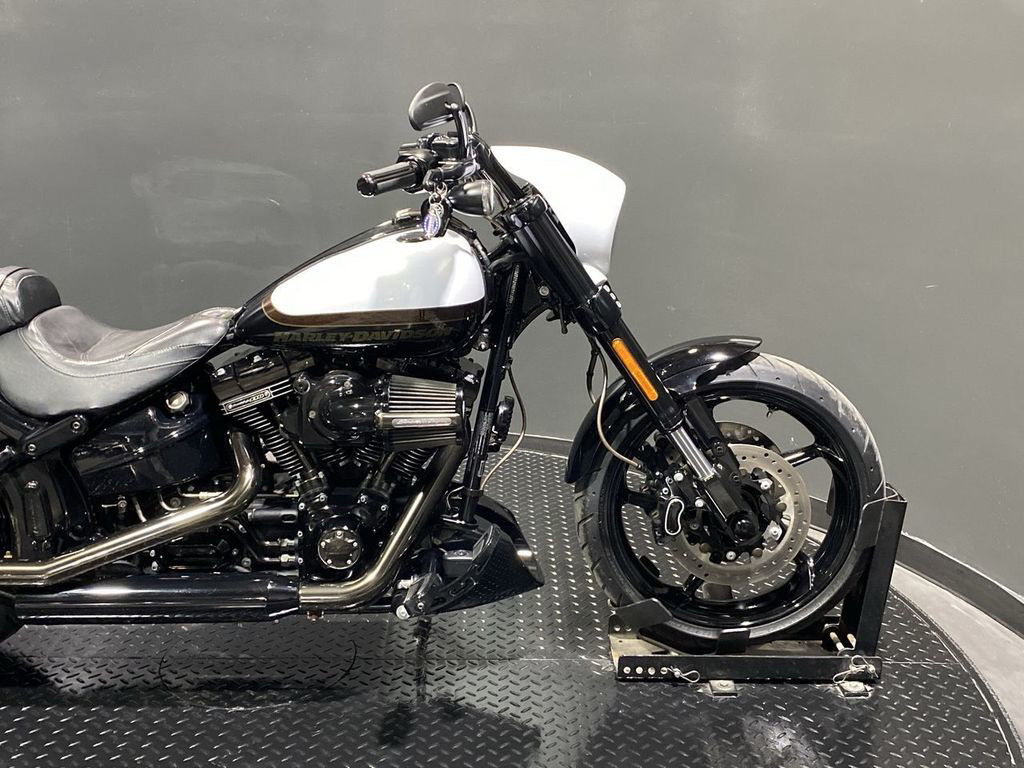 CVO® Pro Street Breakout®