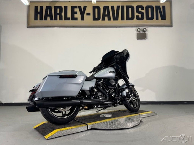 Street Glide®
