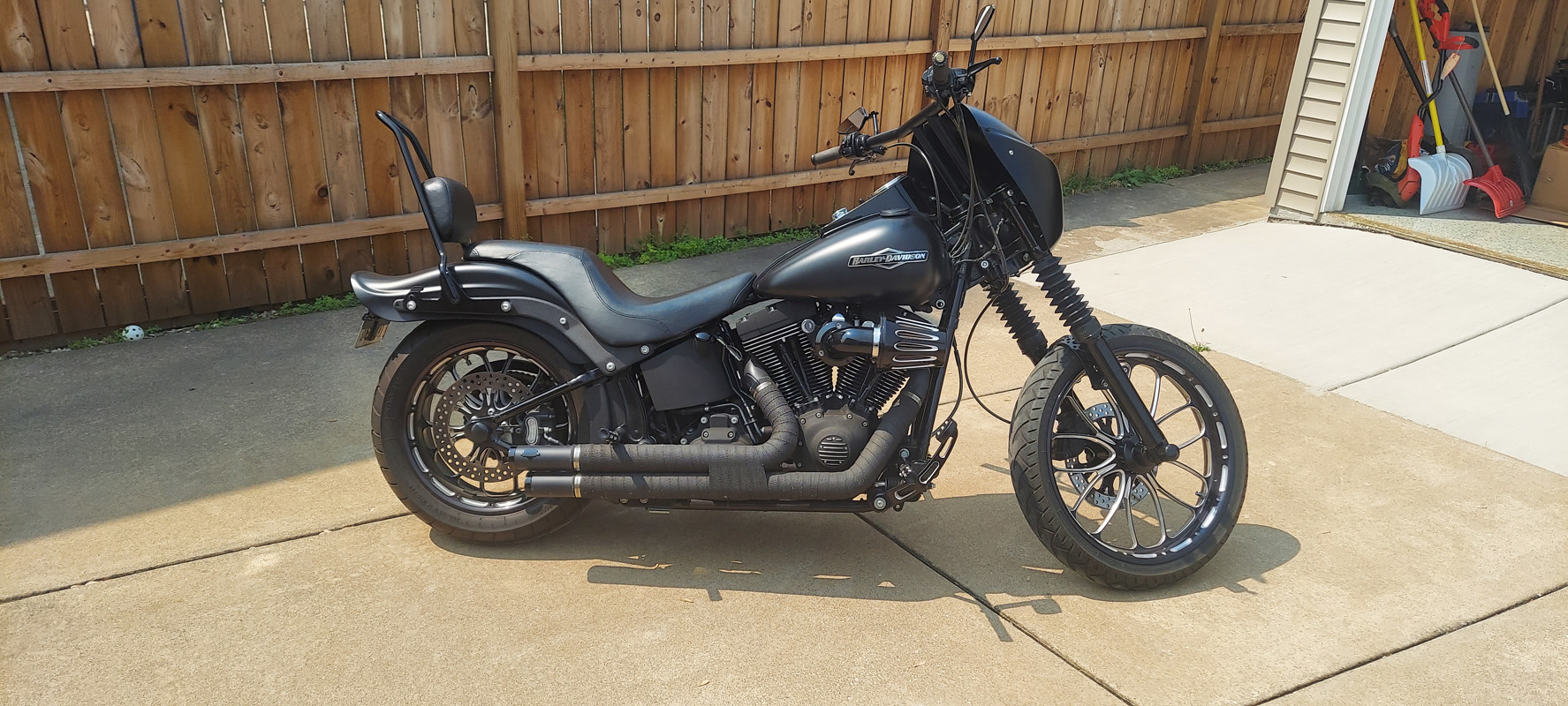 Harley-Davidson Softail トレーナー XL 黒 Softail® Standard | Motown Harley-Davidson®