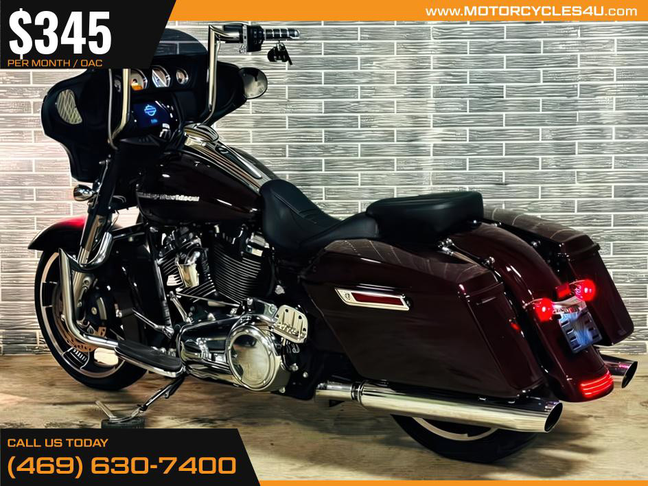 Street Glide®