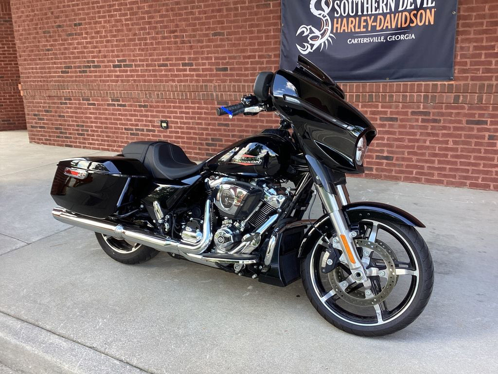 Street Glide®