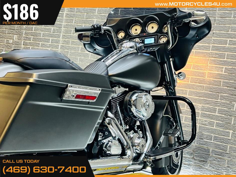 Street Glide®