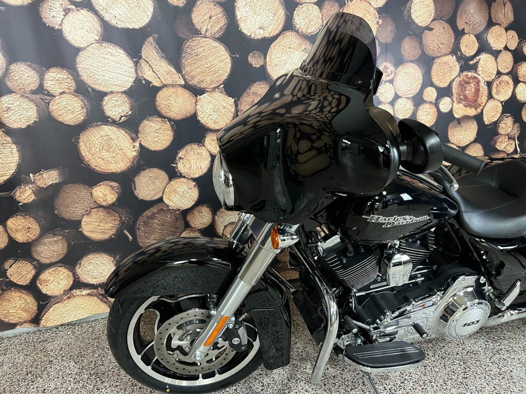 Street Glide®