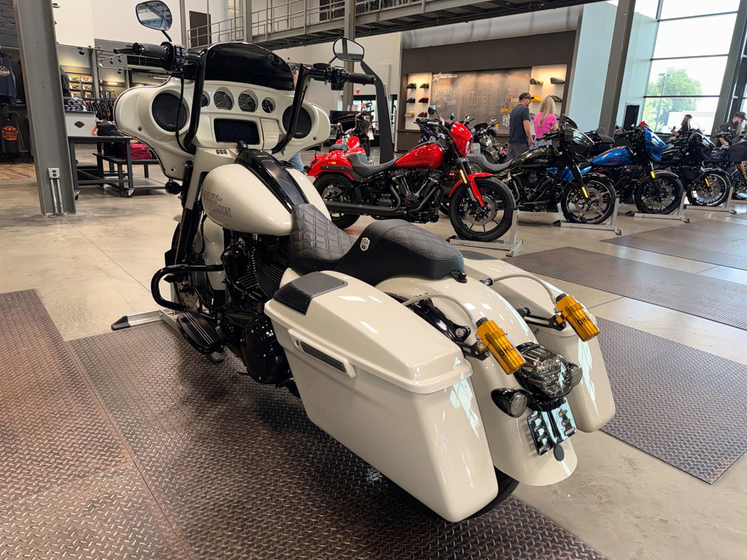 Street Glide® ST