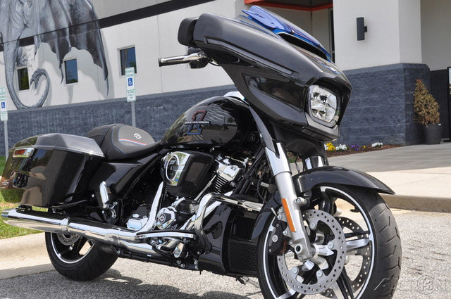 Street Glide®