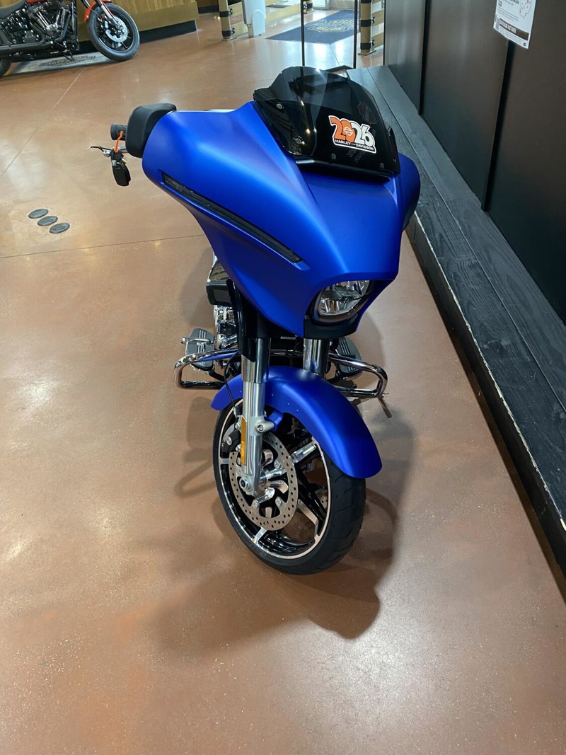 Street Glide®