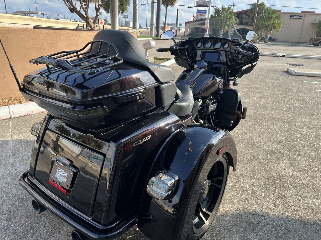 CVO® Tri Glide® Ultra