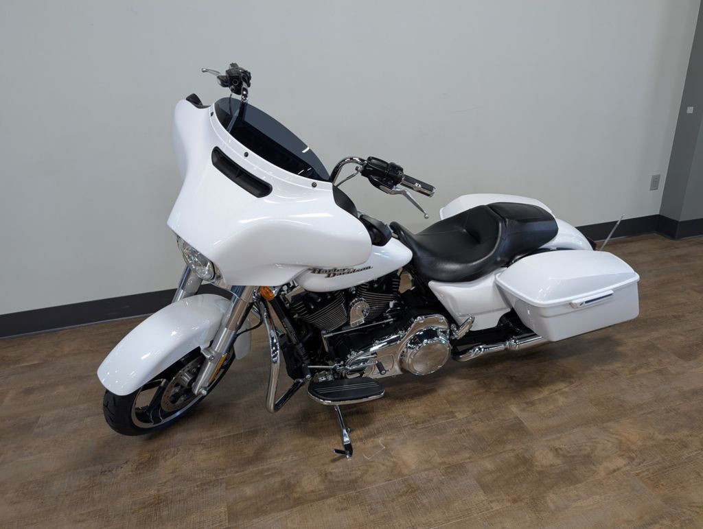 Street Glide®