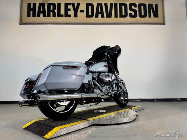 Street Glide®