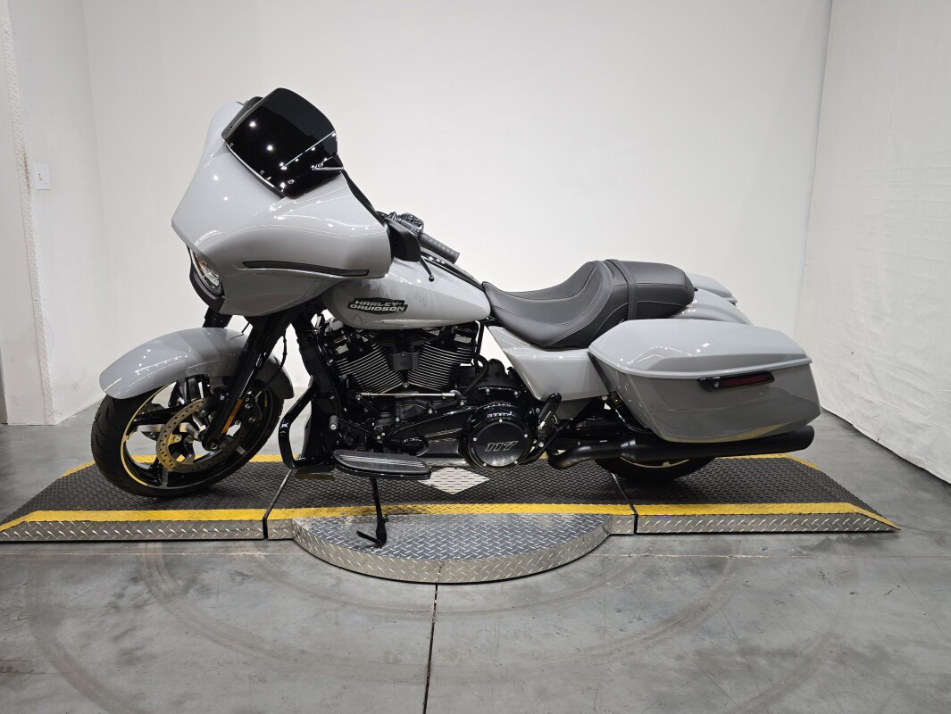 Street Glide®