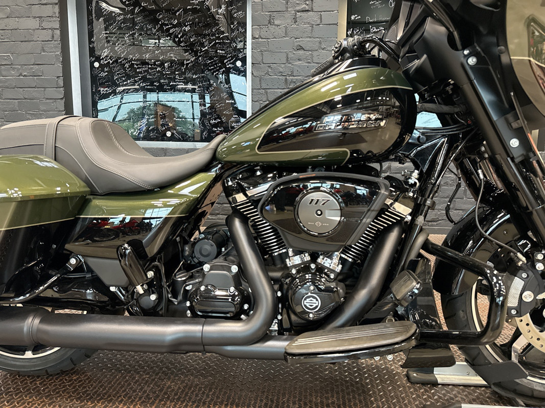 Street Glide®