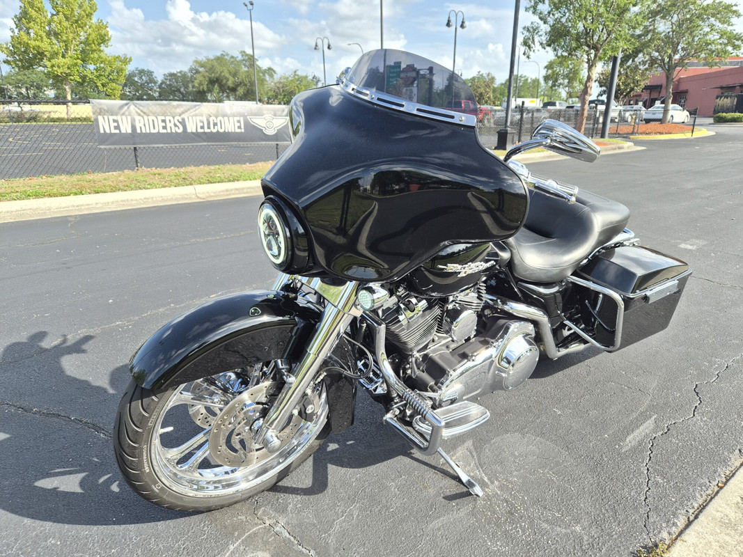 Street Glide®