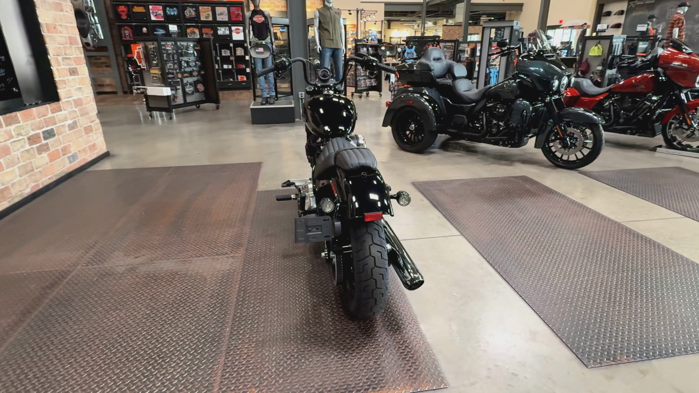 Street Bob®