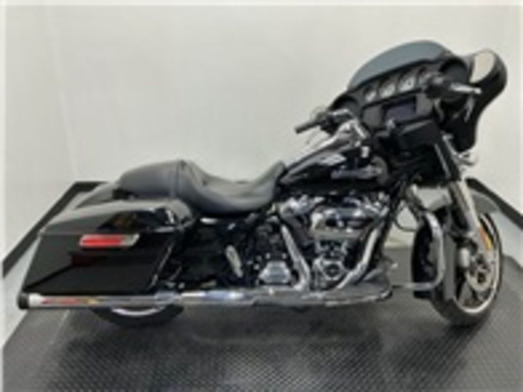 Street Glide®