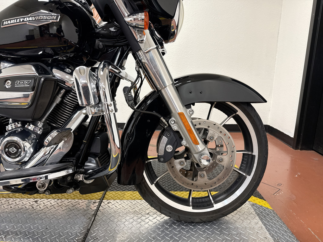 Street Glide®