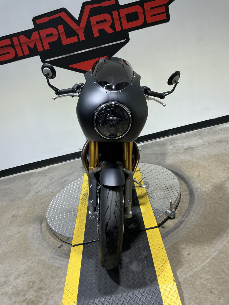 THRUXTON RS
