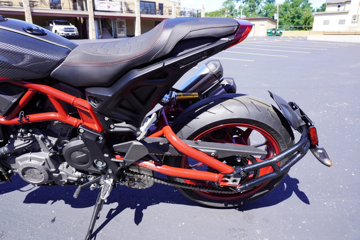 FTR R Carbon